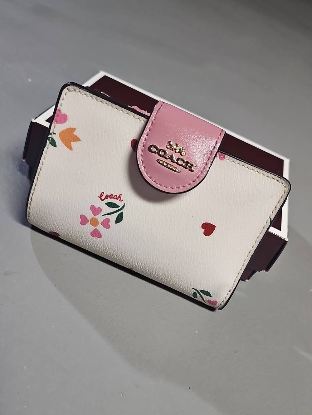Coach C7653 NWT Medium Corner Zip Wallet With Heart And Petal Print Authentic